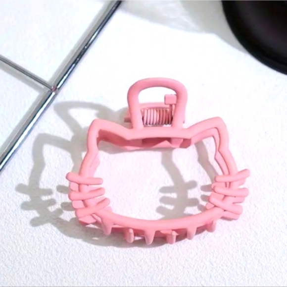 Hello Kitty Accessories - NWT! Hello Kitty Kawaii Pink Metal Claw Hair Clip NEW 1ct